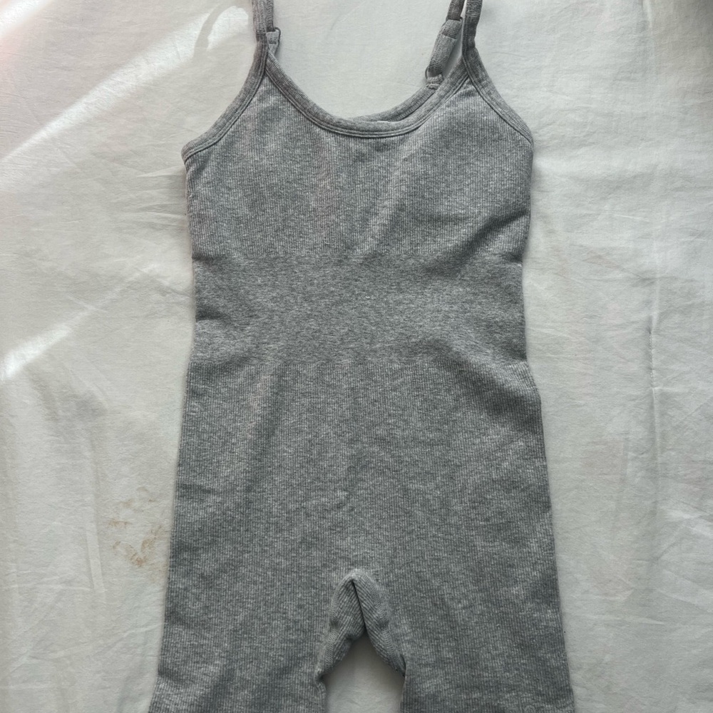 ALO seamless onesie in grey 💗